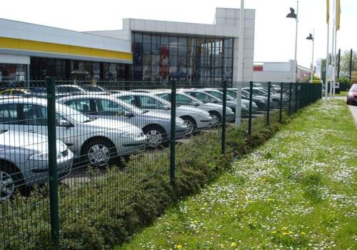 Ограждение парковки парковки автосалонов в Троицке